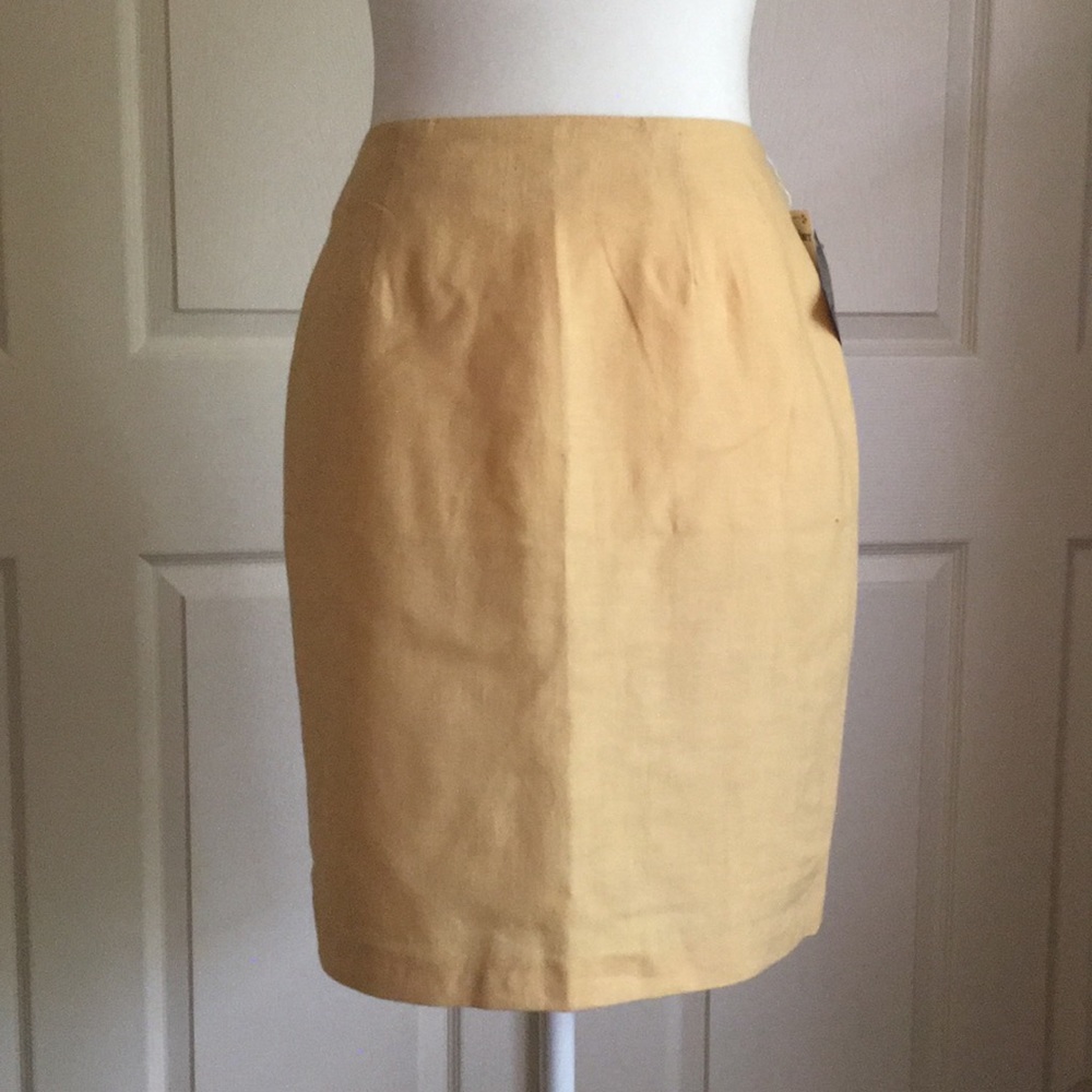 Mini skirt, butter yellow, linen/rayón mix.